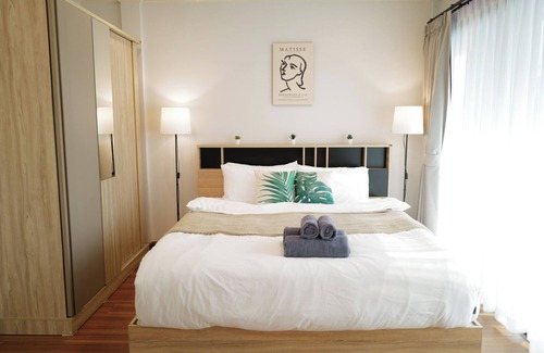 Chiang Mai House | Cozy townhome/2km to Airport , 10 Mins to Nimman,Old Town/sleep 10