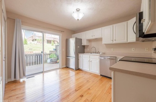 Christiansburg House | Cozy Townhome in Christiansburg. 12 mins to Virginia Tech