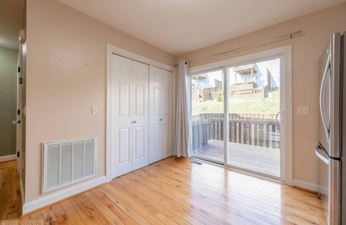 Christiansburg House | Cozy Townhome in Christiansburg. 12 mins to Virginia Tech