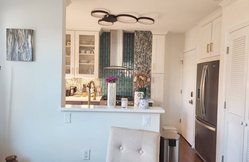Del Ray House | Cozy townhome located 5 miles from Washington DC, close to historical Old nTowne
