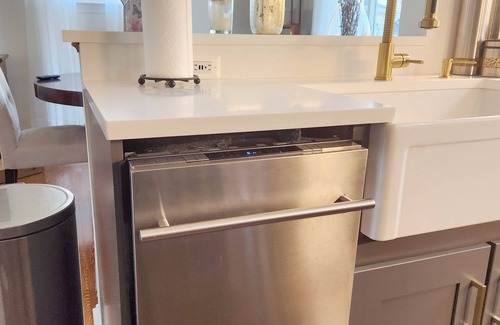 Del Ray House | Cozy townhome located 5 miles from Washington DC, close to historical Old nTowne
