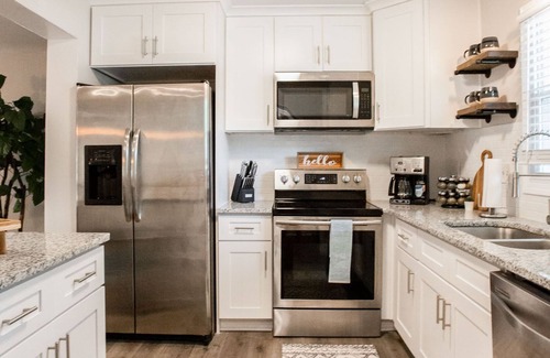 Roswell House | Cozy Townhome w/king mins to DT Roswell/Avalon