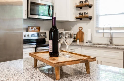 Roswell House | Cozy Townhome w/king mins to DT Roswell/Avalon