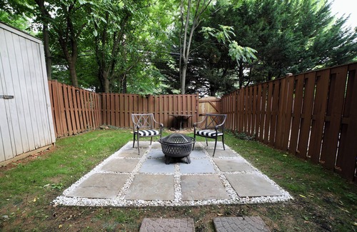 Rockville House | Cozy Townhome walking distance to Crown. Near metro, Rio, NIST, AstraZeneca