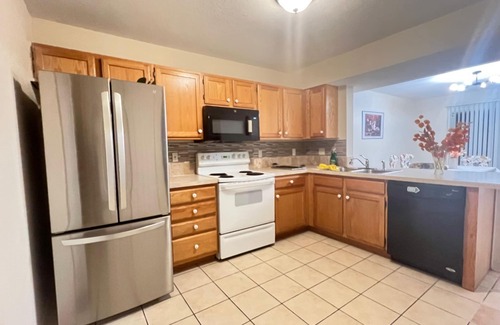 Lawrence House | Cozy townhouse in West Lawrence