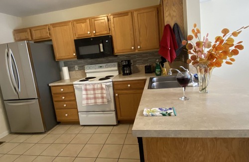 Lawrence House | Cozy townhouse in West Lawrence