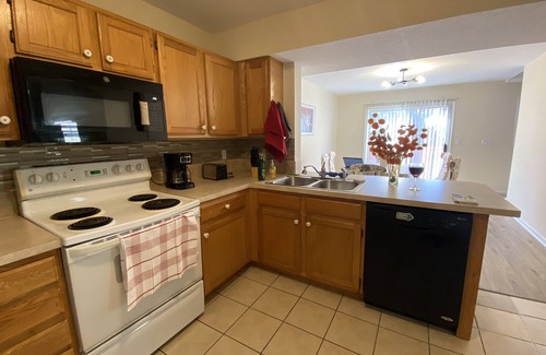 Lawrence House | Cozy townhouse in West Lawrence