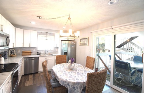 Pensacola Beach Condo | Cozy Townhouse Steps to the Beach-Boardwalk A28