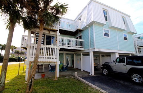 Pensacola Beach Condo | Cozy Townhouse Steps to the Beach-Boardwalk A28