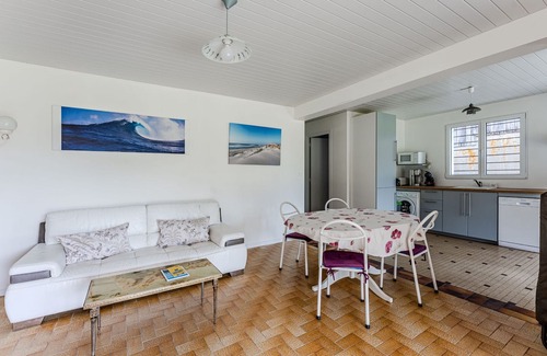 Sanguinet House | Cozy Townhouse with Garden & Terrace – Sleeps 4, Pet Friendly, at Sanguinet