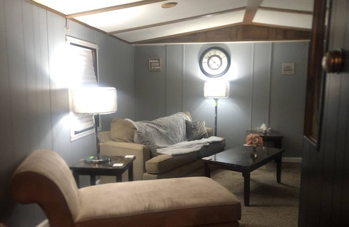 Radford House | Cozy trailer great location to VT or Radford