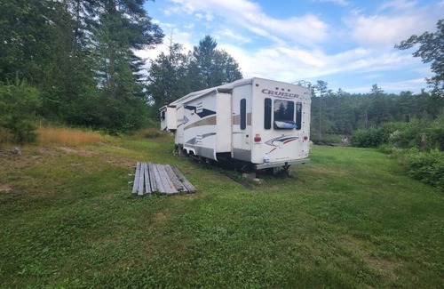 Greater Madawaska RV Rental | Cozy trailer right on the Madawaska River