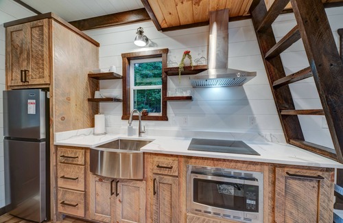Morganton Cabin | Cozy Treehouse w/Hot Tub, Fire Pit, Steps to Blue Ridge Lake, Dog Friendly