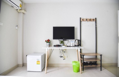 Ratchadaphisek Apartment | Cozy twin room close to Ratchada train market and MRT-Huai Khwang | 301