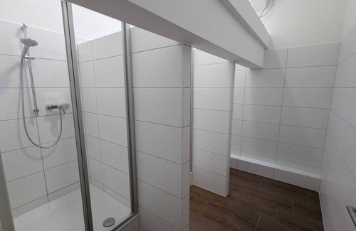 Dahlhaus House | Cozy twin room with private terrace, WLAN & washbasin in the room