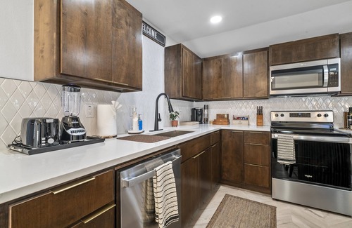 Broken Arrow House | Cozy two bedroom charmer close to Downtown BA
