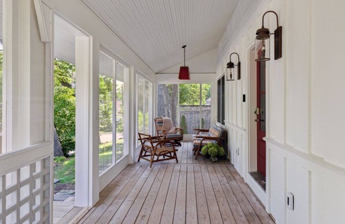 Wayzata House | Cozy two-bedroom cottage - five minutes walk to Wayzata and Lake Minnetonka