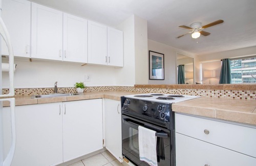 McCully - Moiliili Apartment | Cozy two bedroom, sleeps 6. Wifi, full kitchen, balcony, and pool.