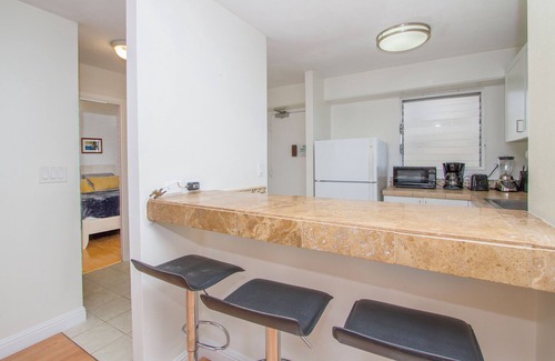 McCully - Moiliili Apartment | Cozy two bedroom, sleeps 6. Wifi, full kitchen, balcony, and pool.