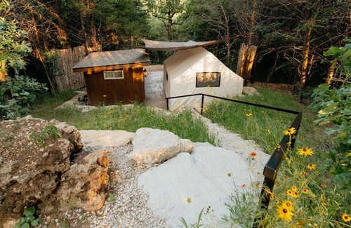 Branson House | Cozy Unique Glamping, Bedrock Ozark Mountain Adventure