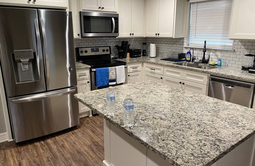 Tyler House | Cozy Unit with Patio Retreat