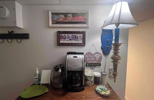 Ketchikan Apartment | Cozy up near downtown at the Wildflower Inn at Deermount.