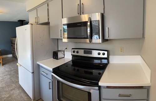 Old Farm District House | Cozy Updated 3B Home - 5 minutes to the Old Mill!