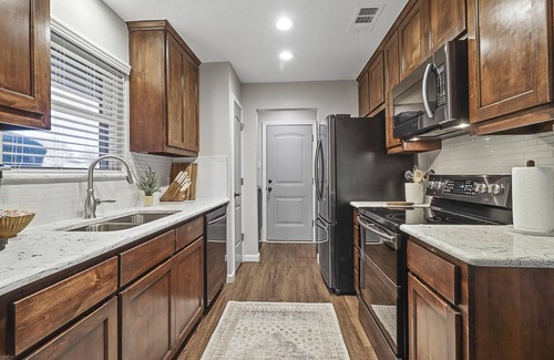Euless House | Cozy Updated Home w/Hot Tub minutes from DFW Airport