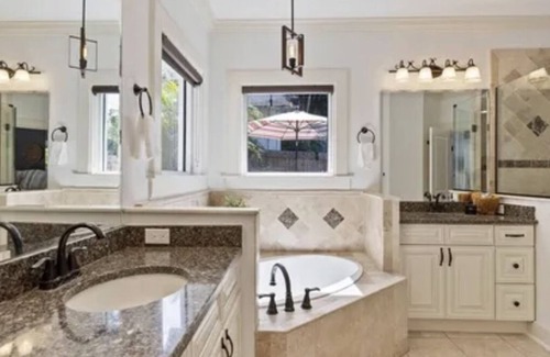 Lake Eola Heights House | Cozy, Updated Orlando Home In Historical Lake Eola minutes from Orlando Center.