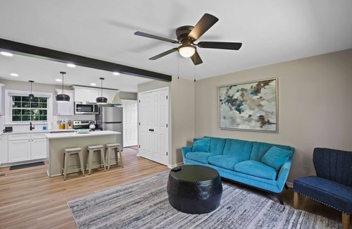 Oakdale House | Cozy Updated Ranch - 13 mins uptown!