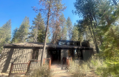 Sunriver Cabin | Cozy, updated Sunriver cabin close to Village