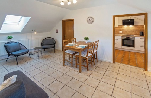 Neßmeraltendeich Apartment | Cozy upper apartment Schlafdeich with sitting area in the open air