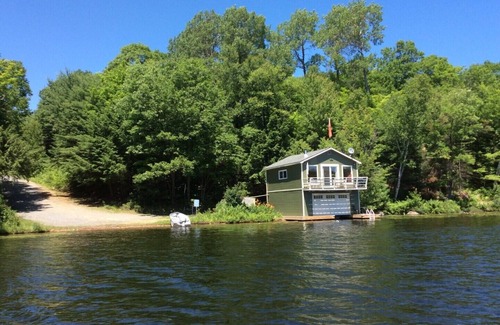 Seguin Cottage | Cozy Upper Boathouse For Rent
