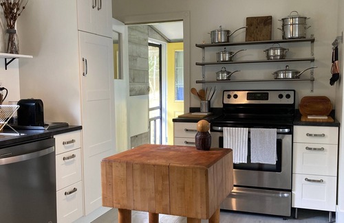 Prince Edward House | Cozy urban cottage in the heart of Picton