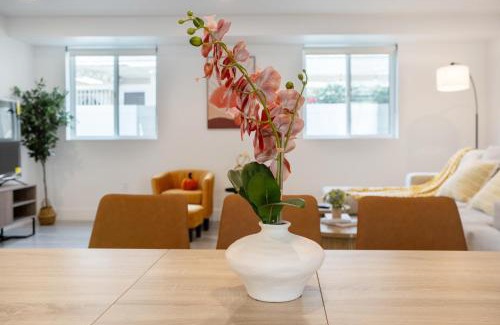 Downtown Los Angeles House | Cozy Urban Retreat near Downtown LA & USC - Private room with shared Living room and kitchen