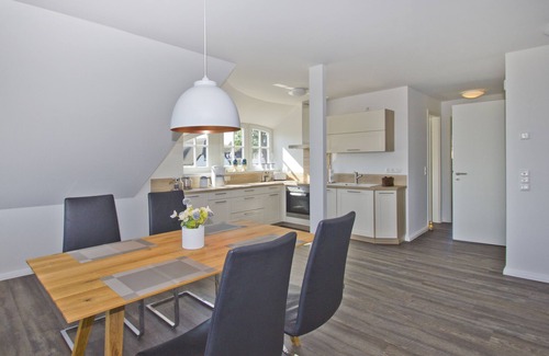 Gross Zicker Apartment | Cozy vacation apartment with sea view, balcony - Ferienhaus Zaunkönig OG