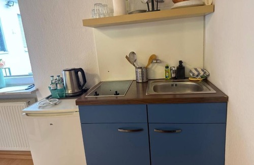 Urdenbach Apartment | Cozy vacation apartment close to Benrath Castle Düsseldorf with terrace and kitchen