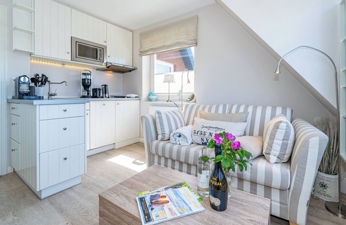Westerland Apartment | Cozy vacation apartment for max. 2 persons with balcony and view of the dunes.