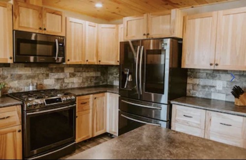 Webster Cabin | Cozy Vacation Cottage on the Lake with Hot Tub!