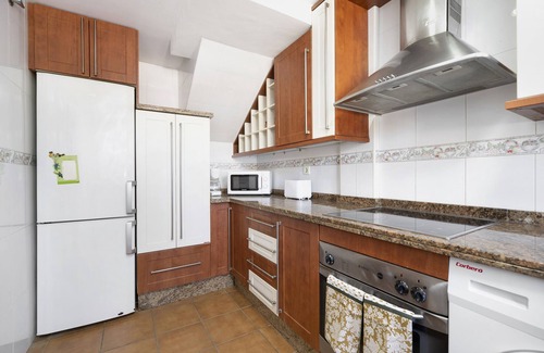 Rota House | Cozy Vacation Home “Casa Costa Ballena Dahlia” Close to the Beach with Wi-Fi, Pool