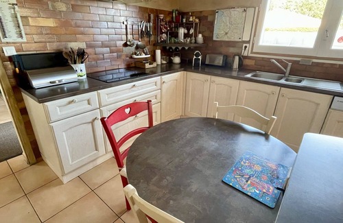 Le Porge House | Cozy vacation home with beautiful pool, terrace and garden