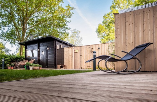Uelsen House | Cozy vacation home with wood-burning stove + sauna house in the garden/dogs welcome