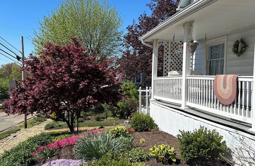 Sugarcreek House | Cozy, Victorian, antique, relaxing get-away with park like back yard.