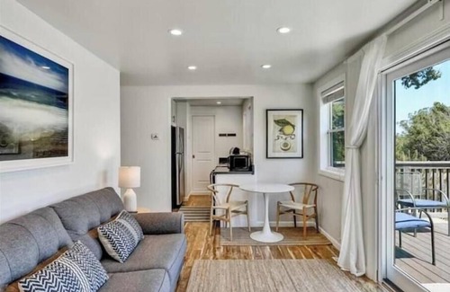 Tamalpais-Homestead Valley House | Cozy View Retreat, Easy Access to SF, Beach, Parks