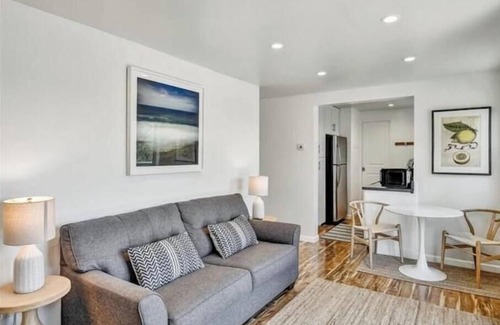 Tamalpais-Homestead Valley House | Cozy View Retreat, Easy Access to SF, Beach, Parks