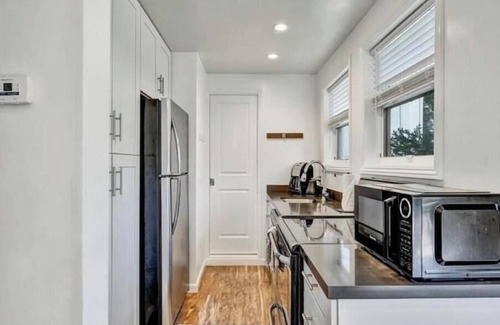 Tamalpais-Homestead Valley House | Cozy View Retreat, Easy Access to SF, Beach, Parks