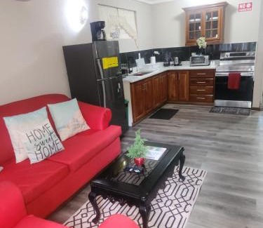 Runaway Bay Apartment | Cozy Villa Escape