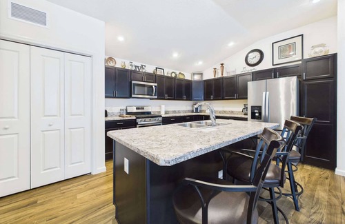 Wildwood House | Cozy Villa in McClure