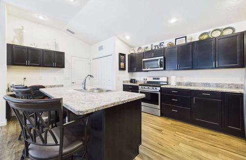 Wildwood House | Cozy Villa in McClure