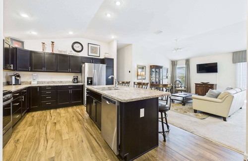 Wildwood House | Cozy Villa in McClure